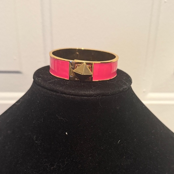 Kate Spade Turncock Hinged Bracelet Hot Pink Gold - Picture 1 of 8